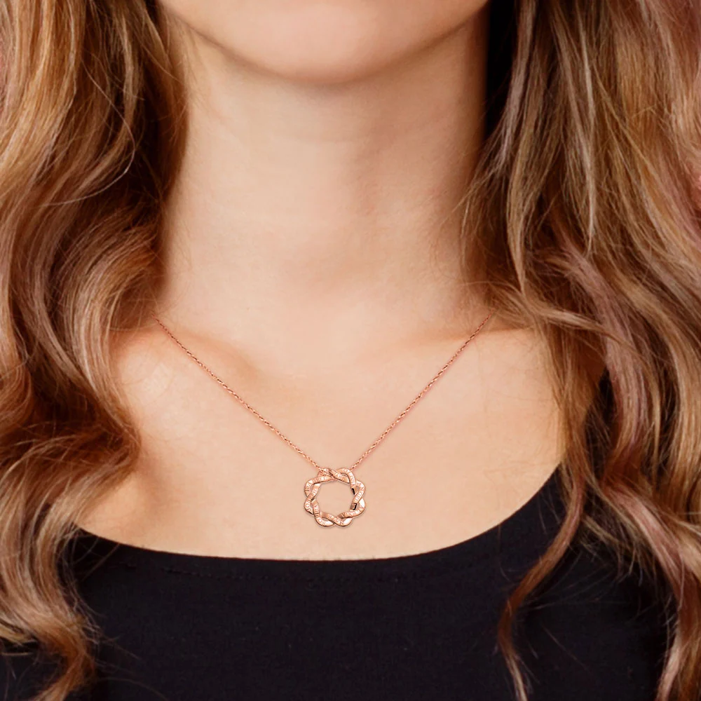 Interlocking Circles Engraved Names Necklace - Image 8